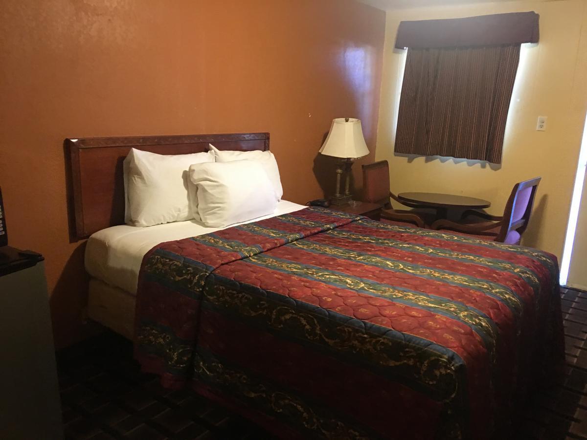 Royal Inn Early Екстериор снимка